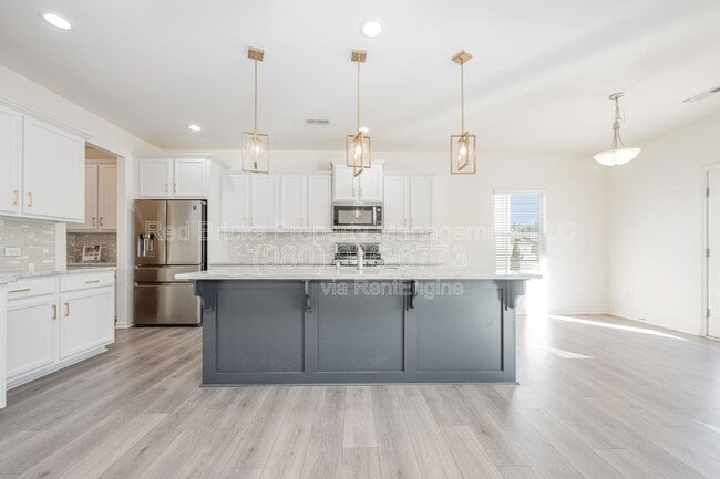 Building Photo - 4698 Selhurst Dr