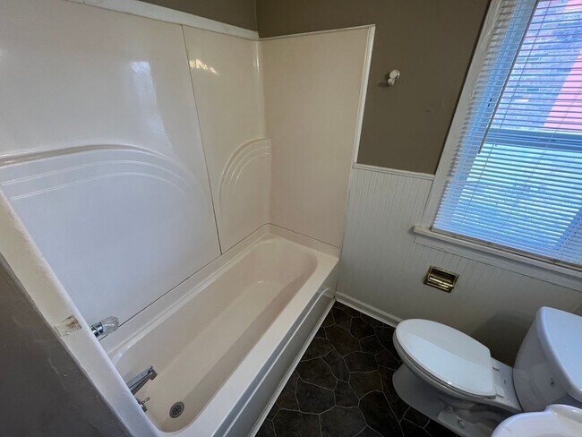 Building Photo - Two Bedroom Home with Attached Garage Move...