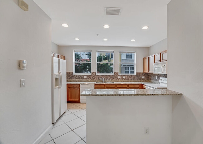 Building Photo - 1727 San Benito Way