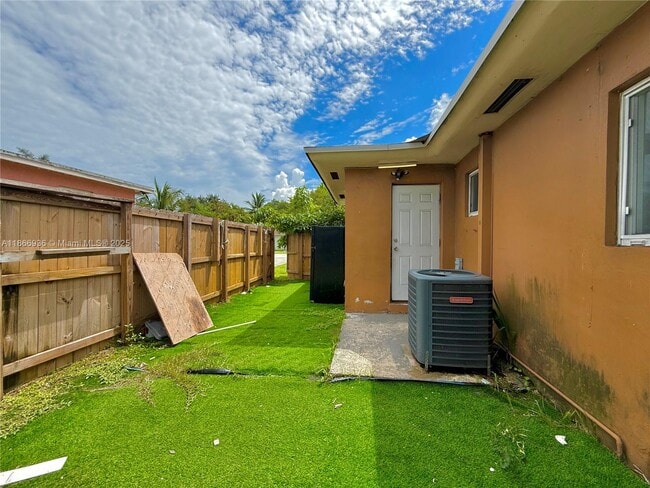 Building Photo - 15800 NW 39th Pl