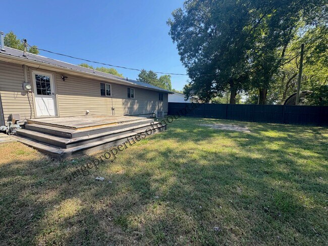 Building Photo - 702 Thorn St