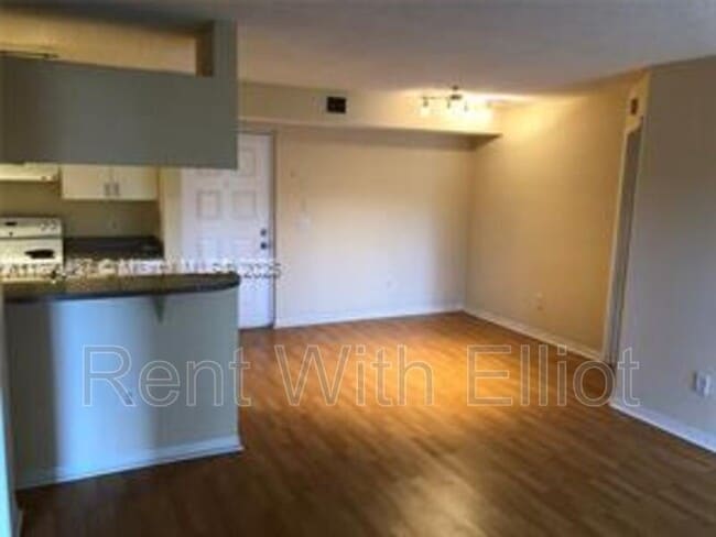 Building Photo - 470 S Park Rd