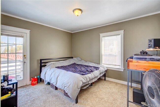 Building Photo - 223 24th St