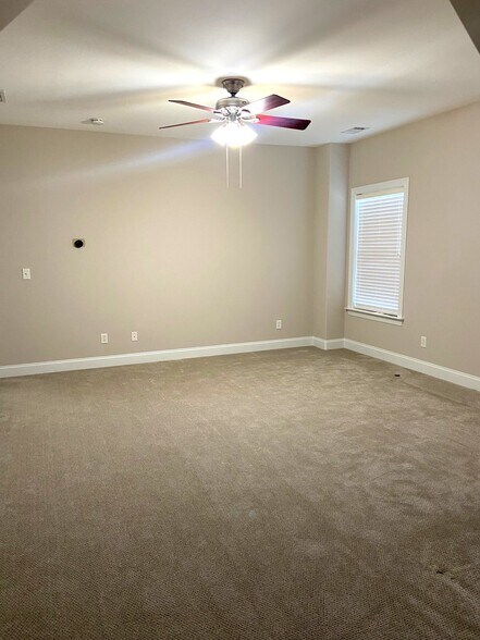 Building Photo - 1177 Bristol Way