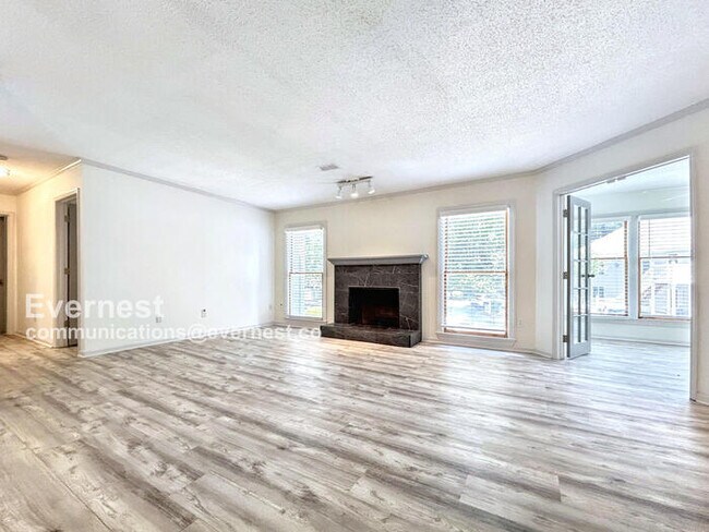 Building Photo - 804 Abingdon Way NE