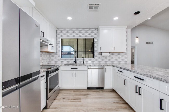 Building Photo - 1112 N 87th St