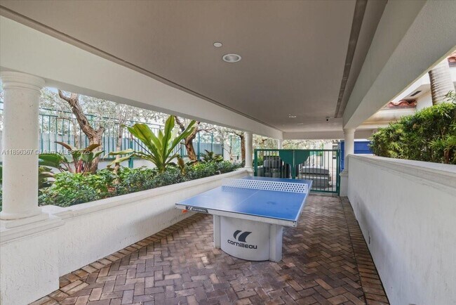 Building Photo - 20000 E Country Club Dr