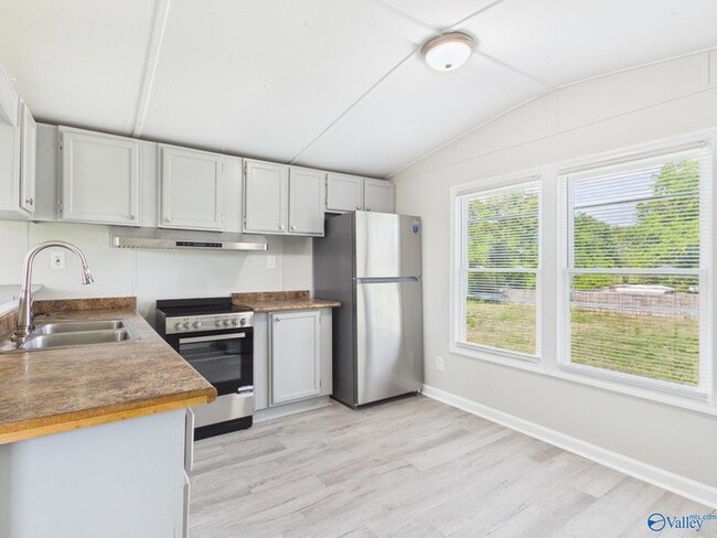 Building Photo - 877 Rolan Gooch Rd