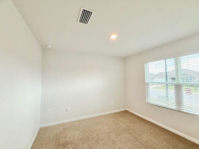 Building Photo - 5801 Guinevere Ln