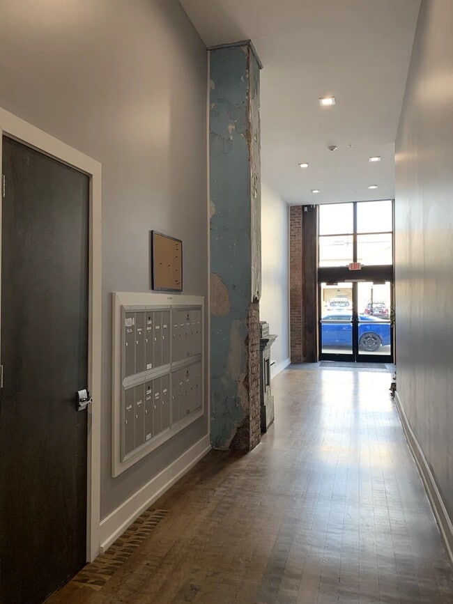 Building Photo - 415 E Market St