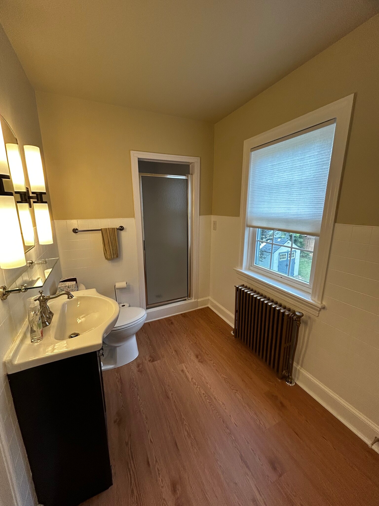 Bath - 806 Broadway