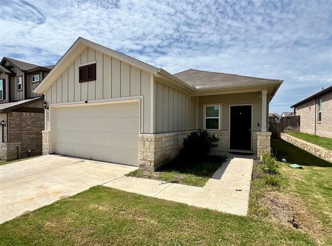 Building Photo - 220 Pepperbark Loop