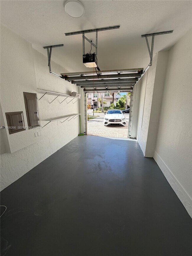 Building Photo - 1819 Mariners Ln