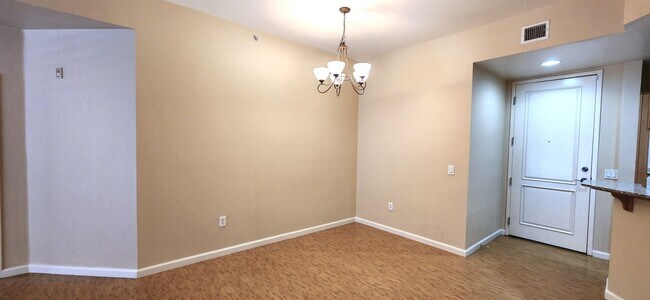 Building Photo - 2 Bedroom recently painted 2nd Floor Condo in Guard Gated Park Avenue!