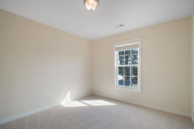 Building Photo - 803 Sunken Rd