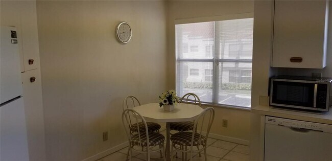 Building Photo - 6047 Bahia Del Mar Blvd S