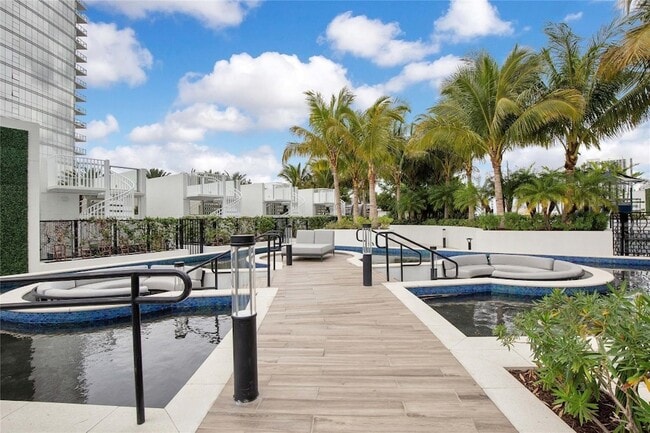 Building Photo - 851 NE 1st Ave