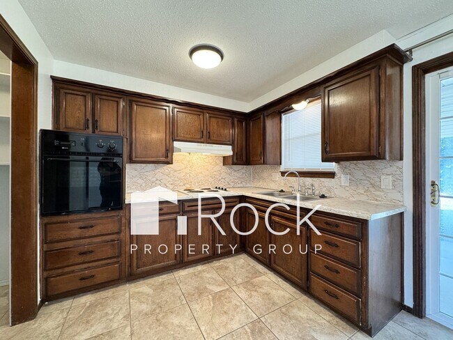 Building Photo - 3Bed/1Bath Home in Moore with Covered Fron...