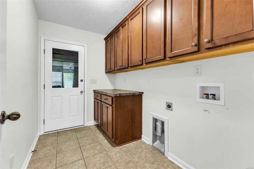 Building Photo - 8772 Will Newton Dr
