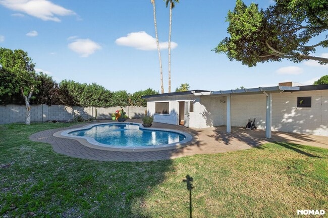 Building Photo - 3029 W Shaw Butte Dr