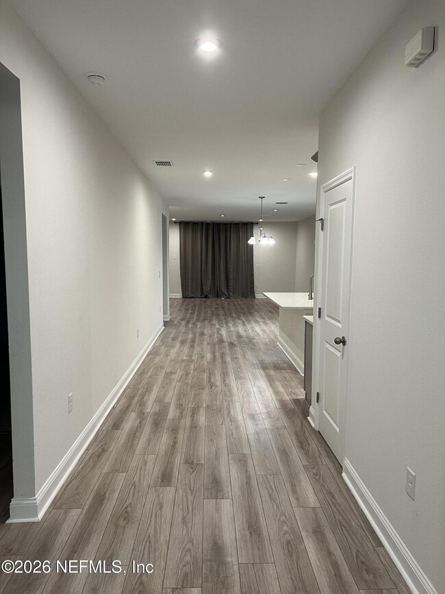 Building Photo - 504 Blue Daze St