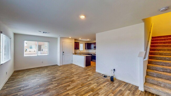 Building Photo - "Spacious 3-Bed Townhouse with Granite Tou...