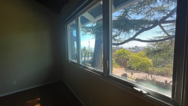 Building Photo - Mid-Century homes Rarely Available with Expansive Bay Views