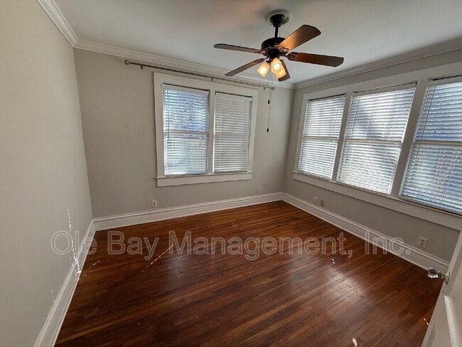 Building Photo - 110 Demouy Ave