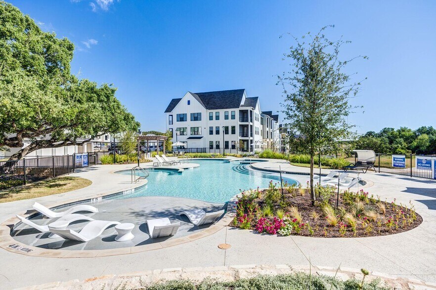 Building Photo - 210 Nottingham Ln