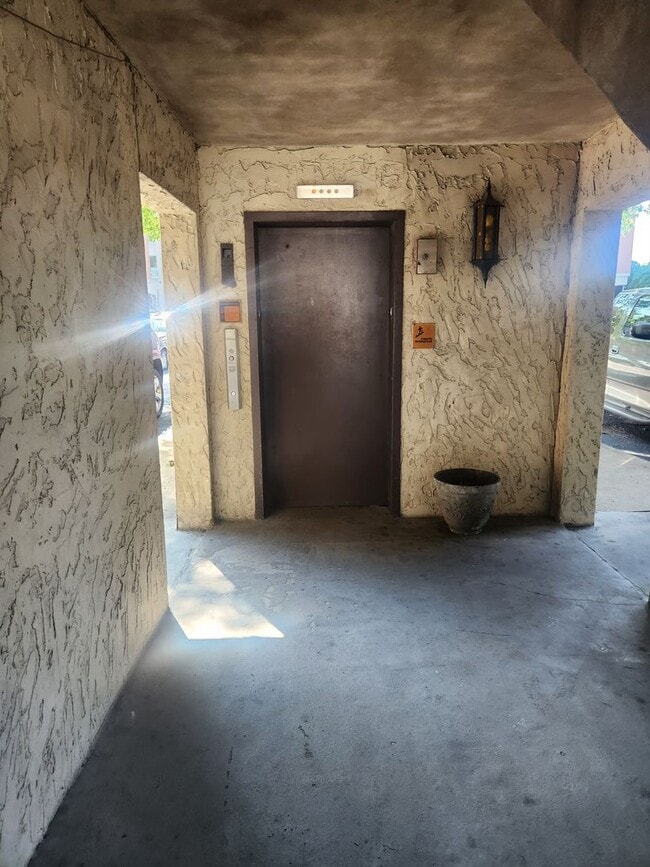 Building Photo - Charming 1 bedroom 1 bath condo in St. Matthews!!