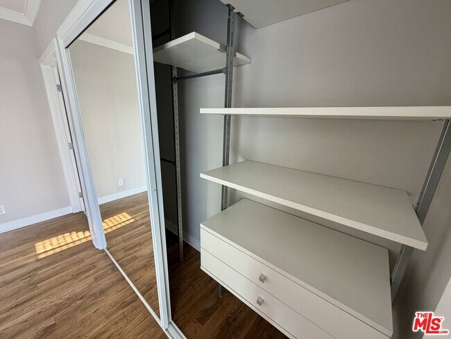 Building Photo - 812 N Alfred St