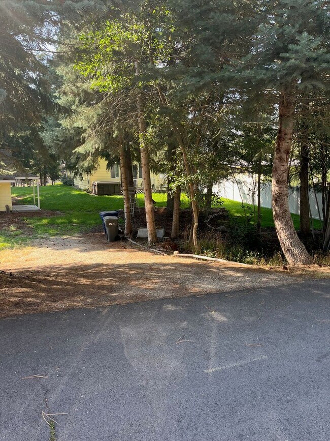 Building Photo - 17704 N Hilltop Rd