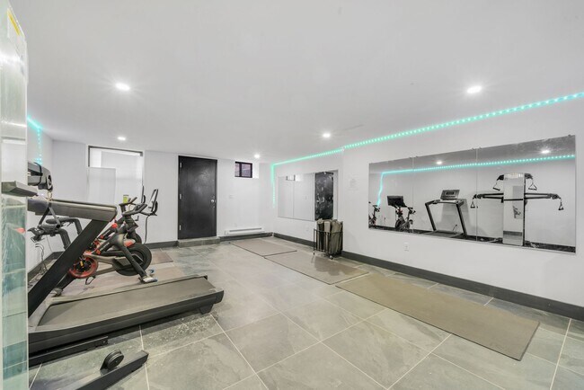 Building Photo - 2458 Lorillard Pl