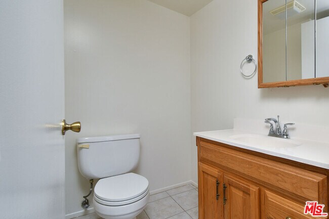 Building Photo - 3682 Berry Dr