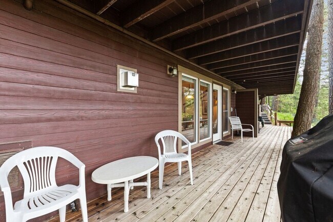 Building Photo - 1 bedroom, 1 bath condo on Whitefish Lake