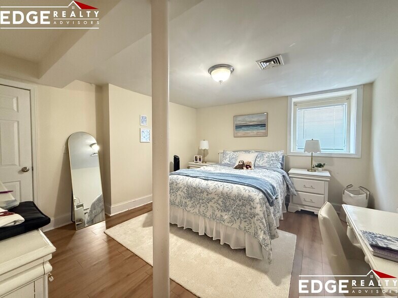 Building Photo - 45 Radnor Rd