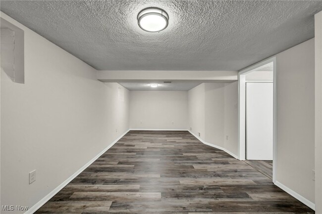 Building Photo - 766 E 232nd St