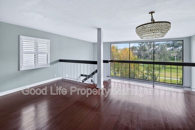 Building Photo - 2564 Navarra Dr