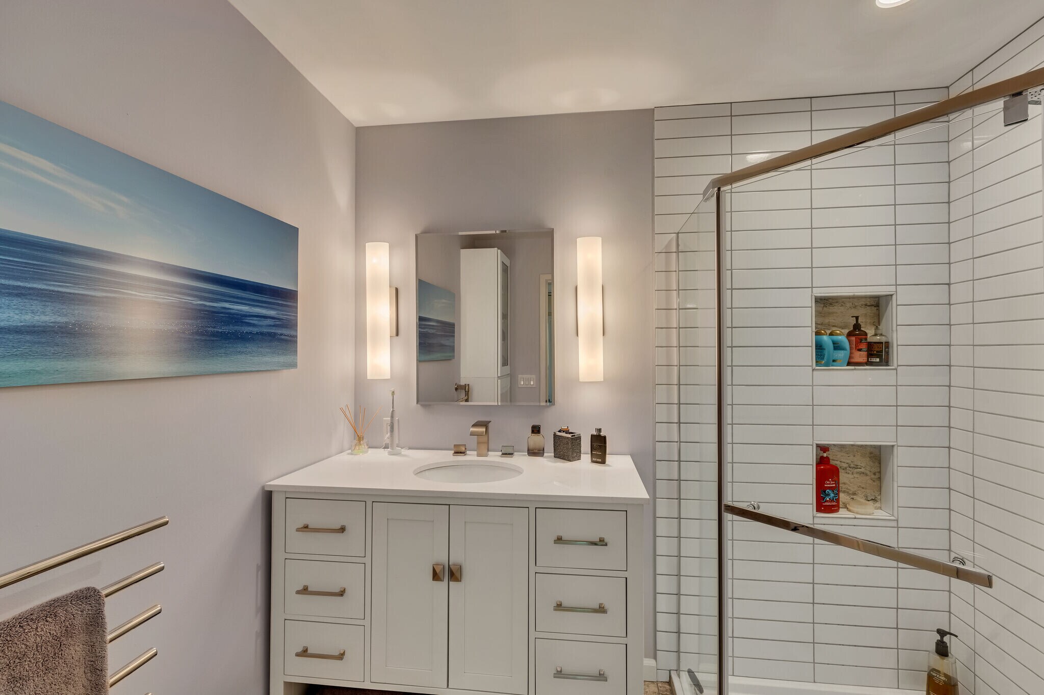 Completely remodeled primary bathroom with heated towel bars & bidet. - 918 Harpeth Trace Dr
