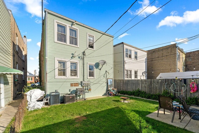 Building Photo - 6011 W Dakin St