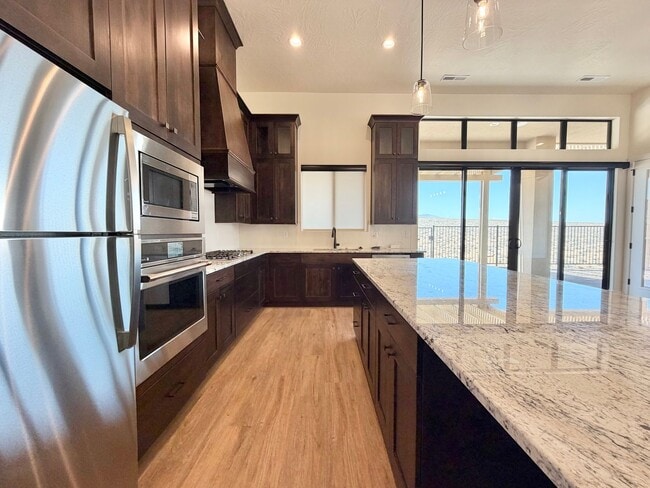 Building Photo - Beautiful Single-Level Home with Trail Access & Stunning Views!!! Pet Friendly!