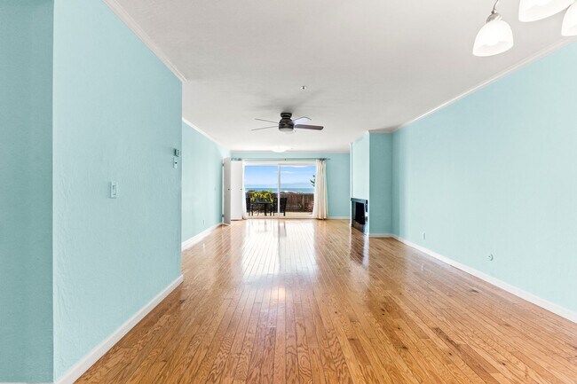 Building Photo - Alameda Waterfront Living: 2 Bed Condo wit...
