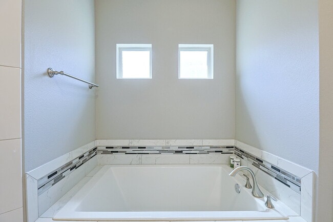 Building Photo - Stunning 4-Bedroom with 3 Full Baths & 3 Car Garage in Charming Brooke Heights!