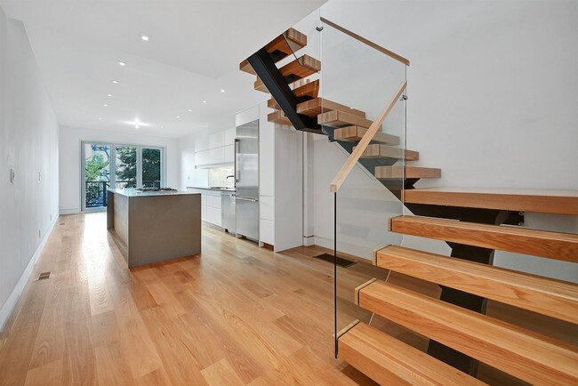 Building Photo - 122 Jefferson St