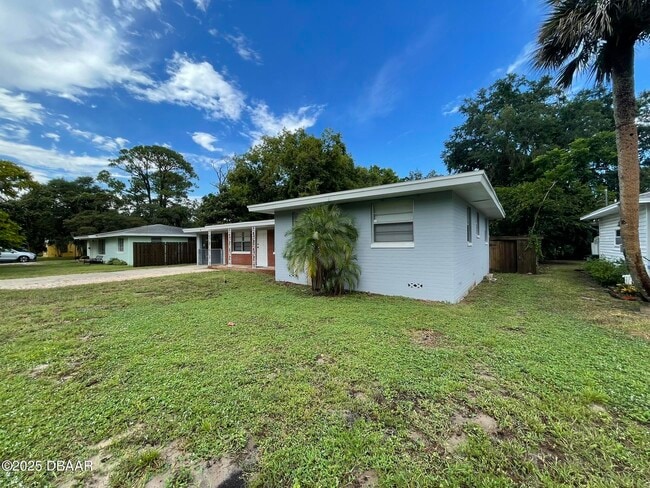 Building Photo - 525 Tarragona Way