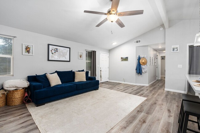 Building Photo - 720 S Velie St