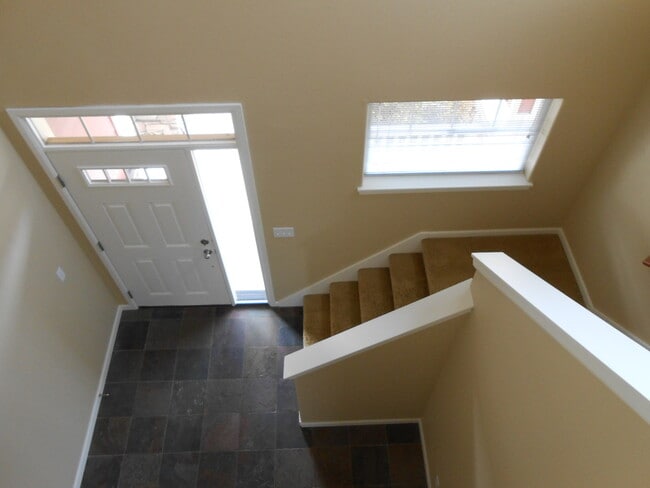Building Photo - VIDEOTOUR: Stunning Home with Lots of Spac...