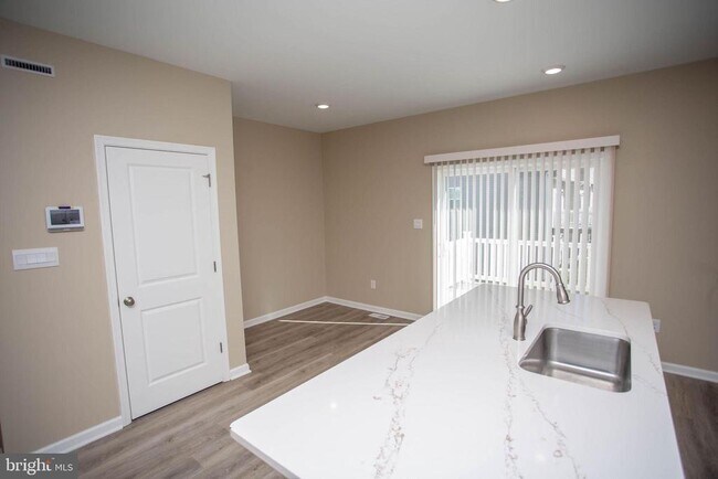 Building Photo - 239 Macoun Way