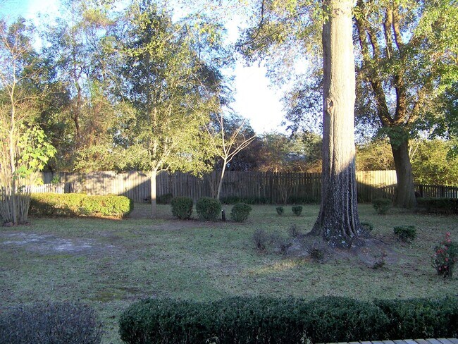 Building Photo - Beautiful 4-Bedroom Home - Heather Oaks