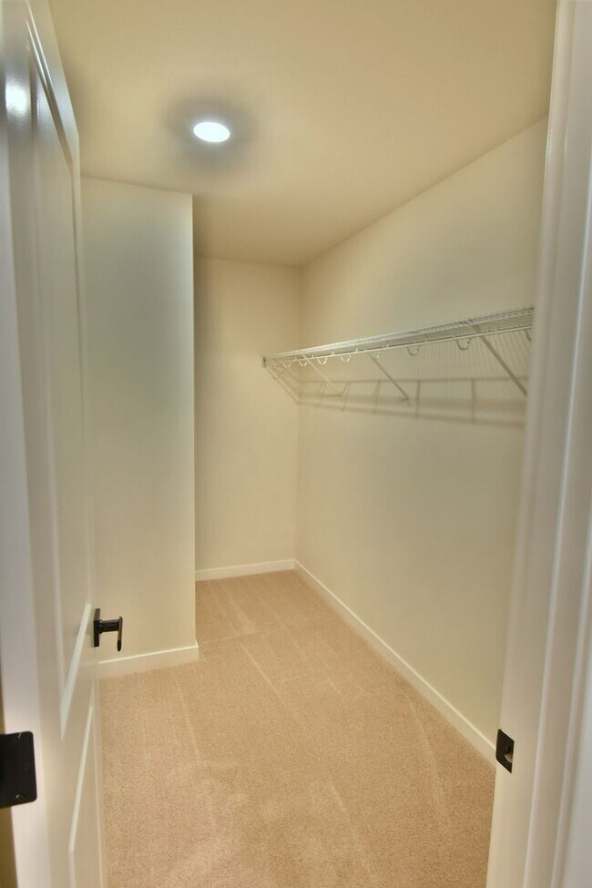 Building Photo - 3bd/2.5ba Lynnwood Townhome